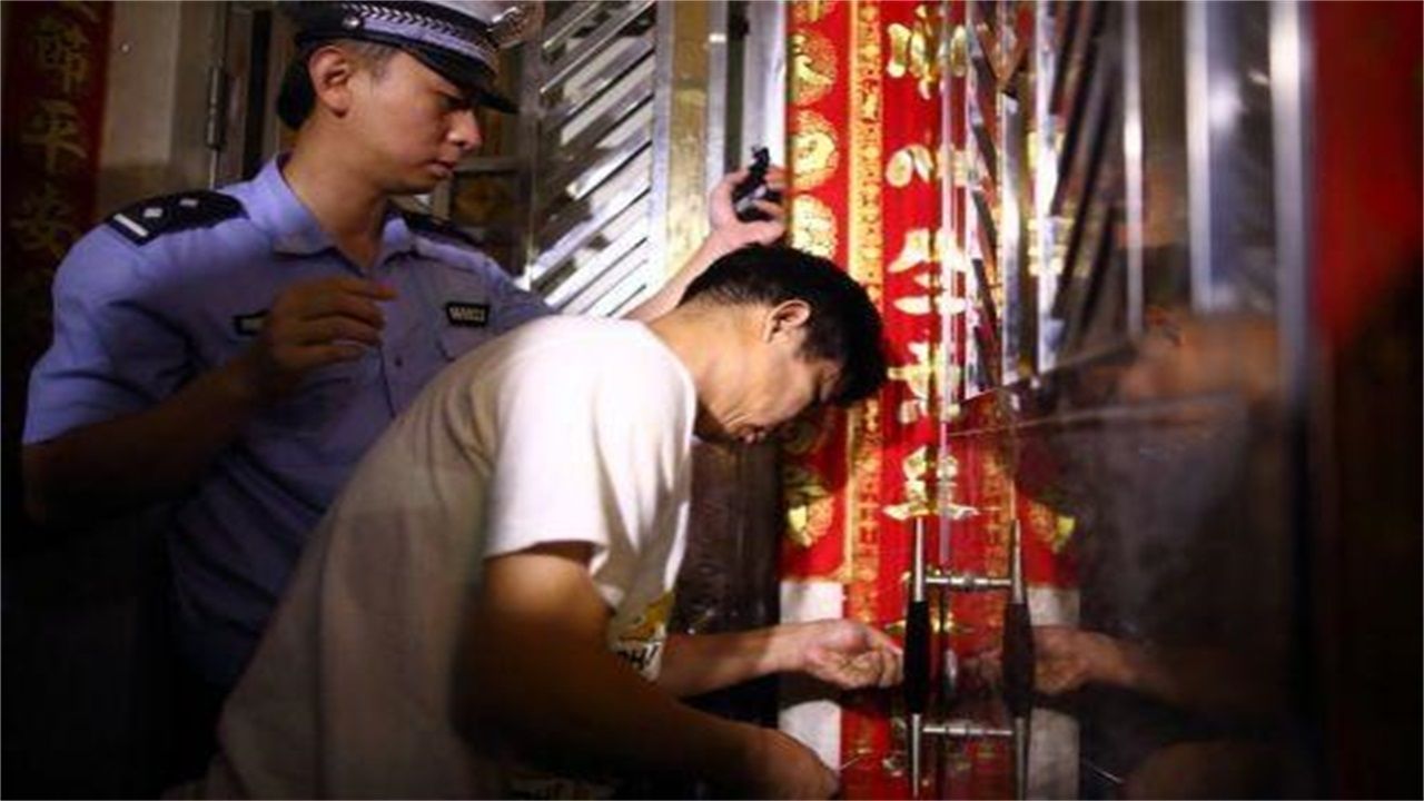 日照请开锁师傅开了锁后，师傅